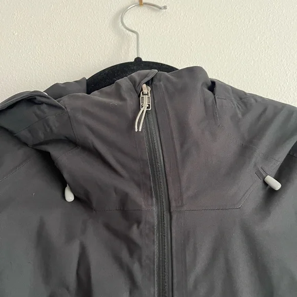 Patagonia Women’s Insulated Ski Jacket - Picture 7 of 15